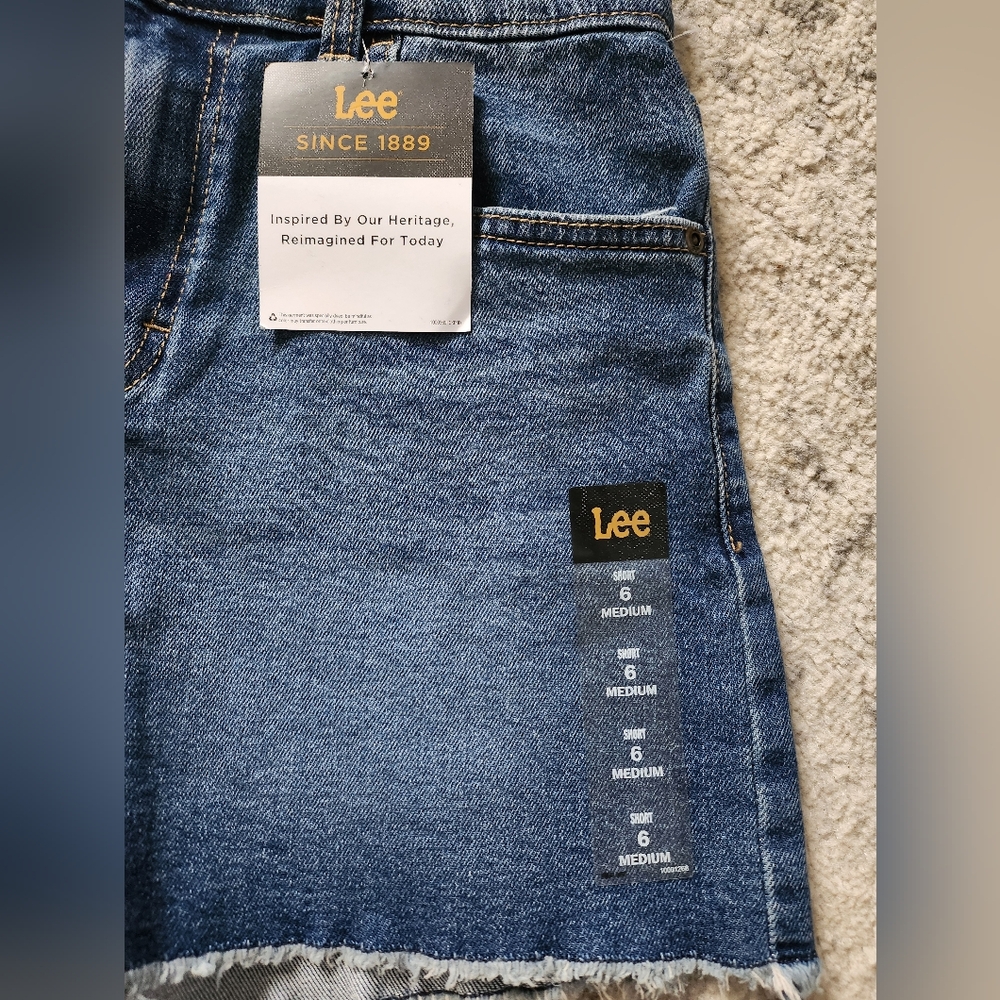 NWT Lee A-Line Blue Jean Shorts with Frayed Hem - Picture 4 of 7